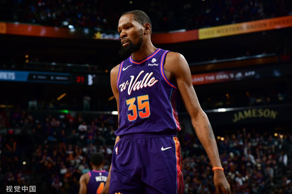 展示了她在 展示了她在